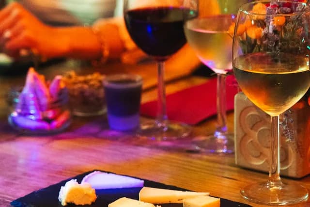 Logo de l'événement CATA DE QUESO CON MARIDAJE DE VINOS