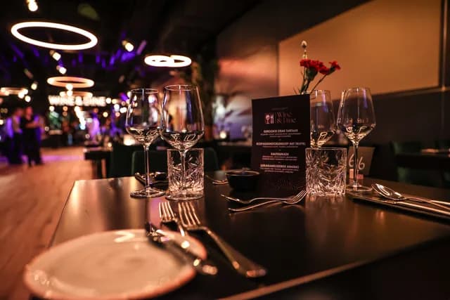 Logo de l'événement Gracie Abrams | Wine & Dine (TICKET NOT INCLUDED)