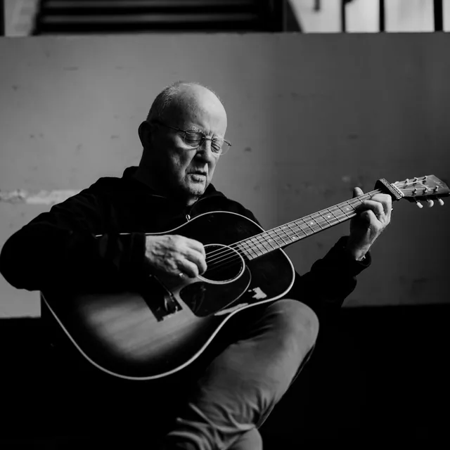 Logo Christy Moore